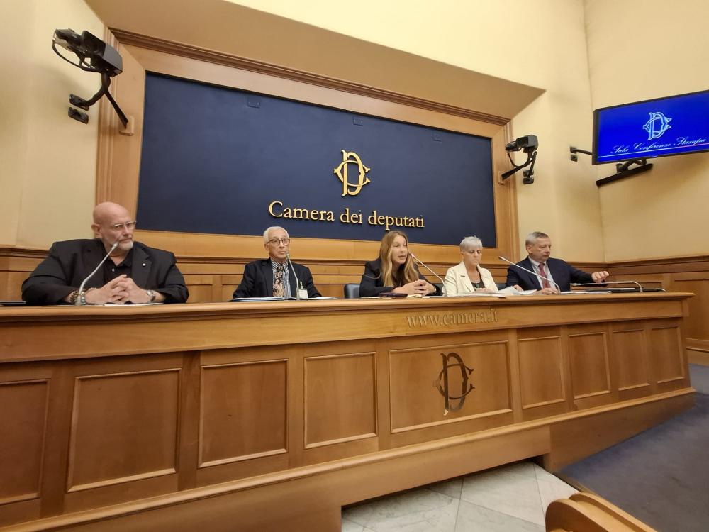 Mesotelioma, "Basta discrezionalità e burocrazia. Tutele immediate per i pazienti"